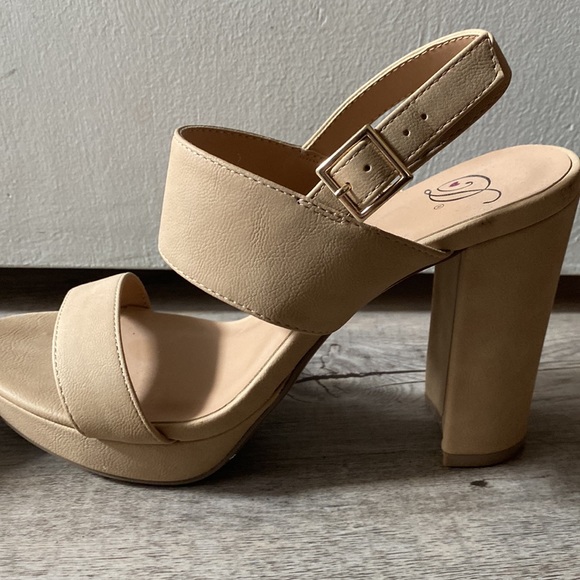 Shoes - Picture 6 of 7